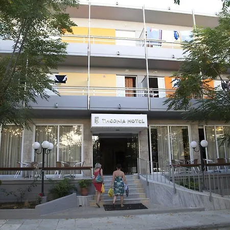 Theonia מלון 2*