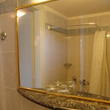 Theonia מלון העיירה קוס