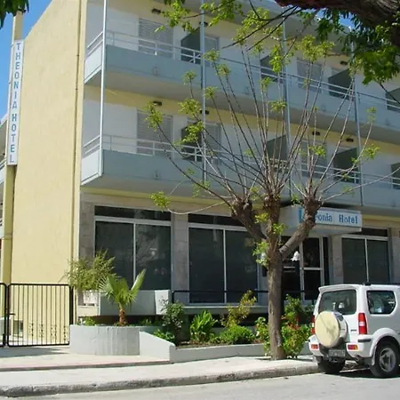 Theonia מלון 2*