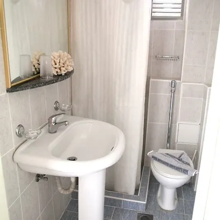 Hotel Theonia 2*