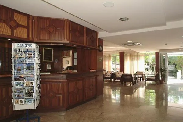 מלון Theonia